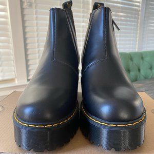 Dr. Martens Rometty II Chelsea Boots in Smooth Vintage Black Leather